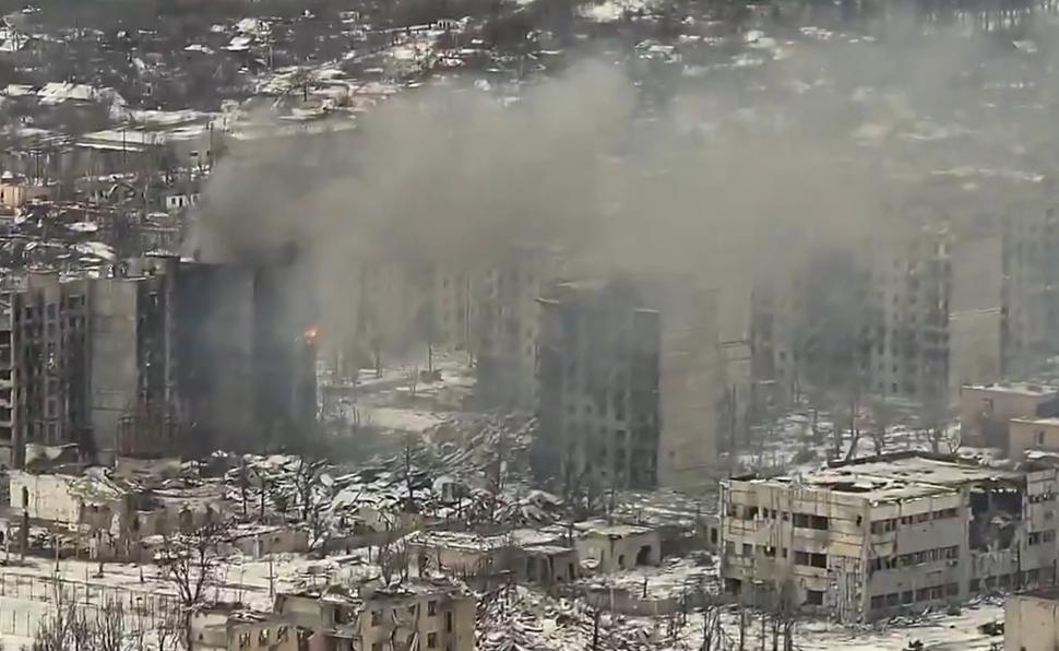 Imagini apocaliptice din orașul Torețk, pe care rușii se chinuie să îl cucerească. „Folosesc tactica pământului pârjolit” 944706