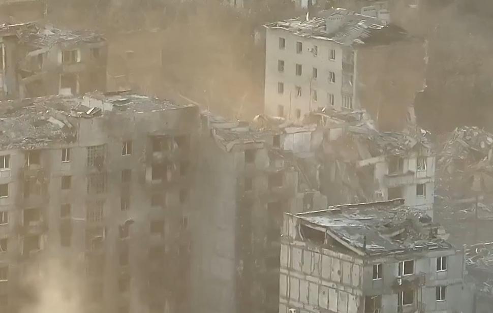 Imagini apocaliptice din orașul Torețk, pe care rușii se chinuie să îl cucerească. „Folosesc tactica pământului pârjolit” 944708