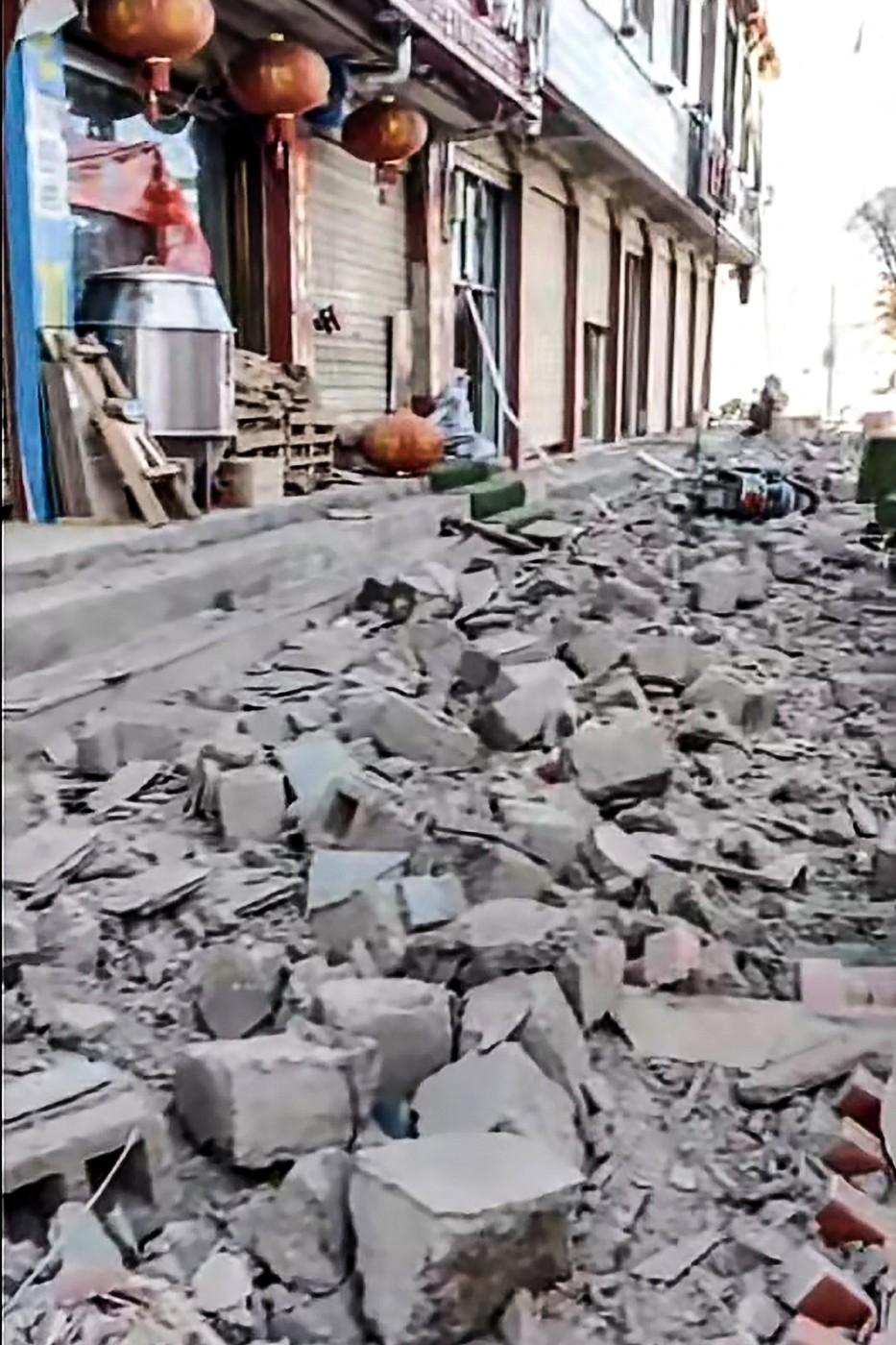 126 de morți și 188 de răniți după un cutremur de 7,1 care a lovit un oraş sfânt din Tibet. Seismul, resimțit în Nepal și India 944652