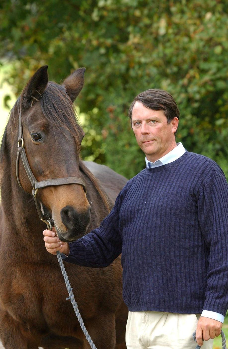 Un aristocrat britanic cade de la etaj și moare. Iubita și fiul lui și-au declarat război și scot la lumină secretele familiei 944740