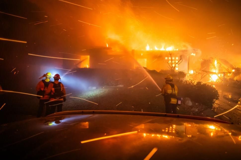 Ce este „vântul diavolului”, fenomenul meteo care alimentează incendiile devastatoare din Los Angeles 944982