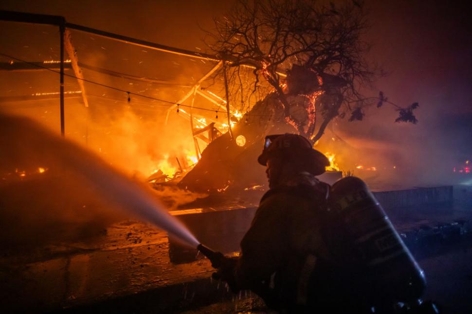 Ce este „vântul diavolului”, fenomenul meteo care alimentează incendiile devastatoare din Los Angeles 944985