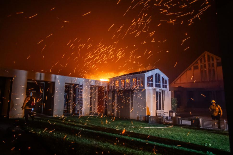 Ce este „vântul diavolului”, fenomenul meteo care alimentează incendiile devastatoare din Los Angeles 944986