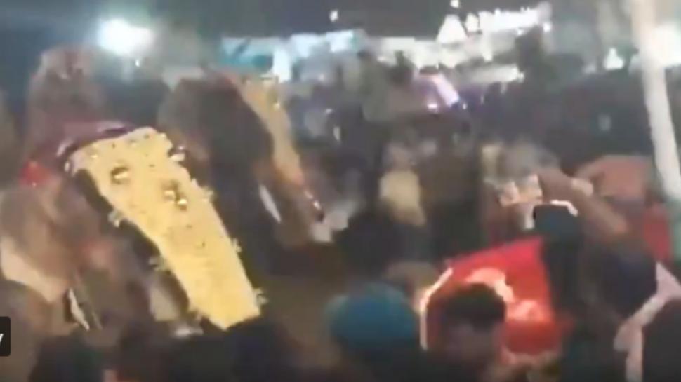 Peste 20 de persoane au fost rănite după ce un elefant a devenit violent la un festival religios din India 944950