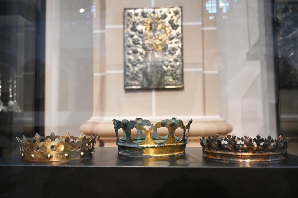 Comori regale pierdute de zeci de ani, recuperate din criptele Catedralei din Vilnius. Cui au aparținut 945290