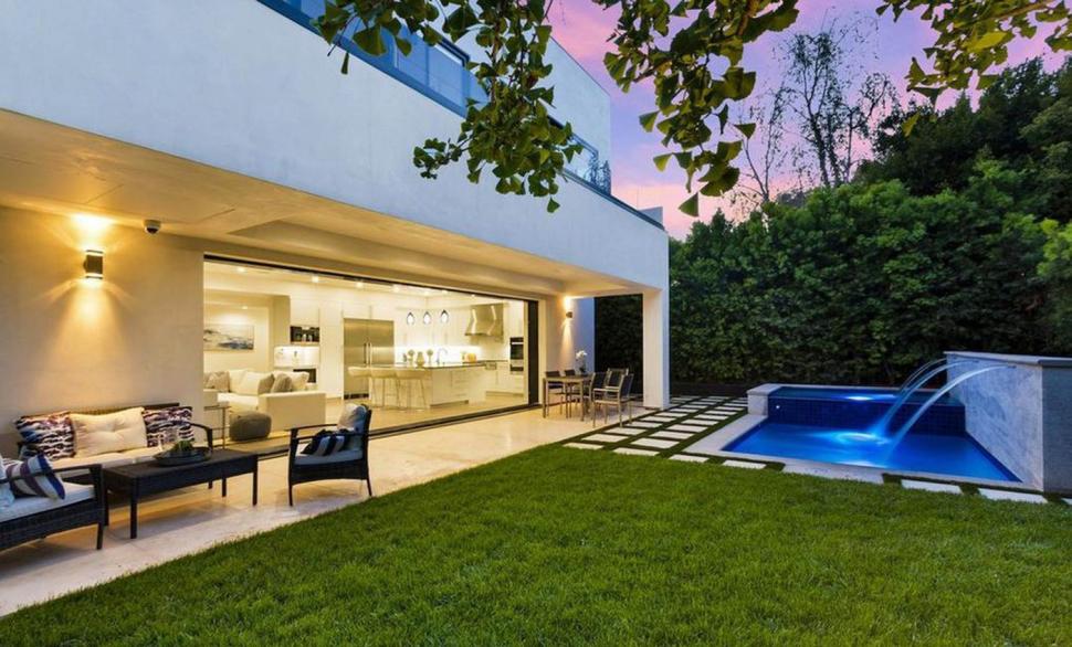 Din casa lui Anthony Hopkins din LA au mai rămas doar treptele de la intrare. Cum arăta vila de 6,6 milioane $ înainte de incendiu 945184