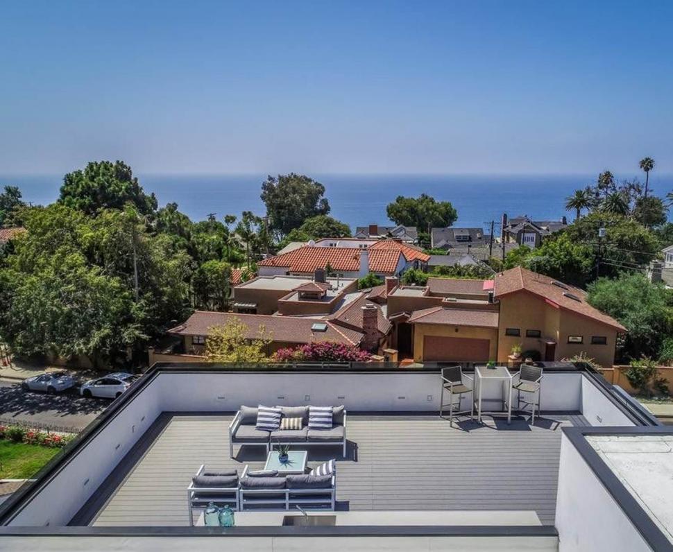 Din casa lui Anthony Hopkins din LA au mai rămas doar treptele de la intrare. Cum arăta vila de 6,6 milioane $ înainte de incendiu 945186