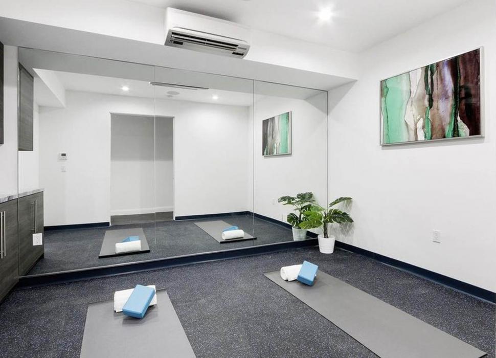 Din casa lui Anthony Hopkins din LA au mai rămas doar treptele de la intrare. Cum arăta vila de 6,6 milioane $ înainte de incendiu 945190