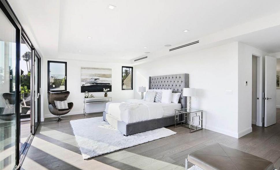 Din casa lui Anthony Hopkins din LA au mai rămas doar treptele de la intrare. Cum arăta vila de 6,6 milioane $ înainte de incendiu 945196