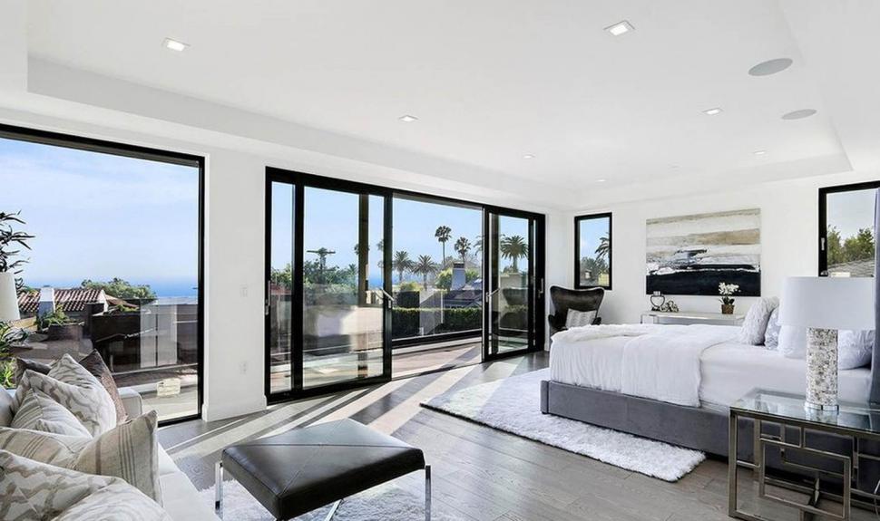 Din casa lui Anthony Hopkins din LA au mai rămas doar treptele de la intrare. Cum arăta vila de 6,6 milioane $ înainte de incendiu 945197