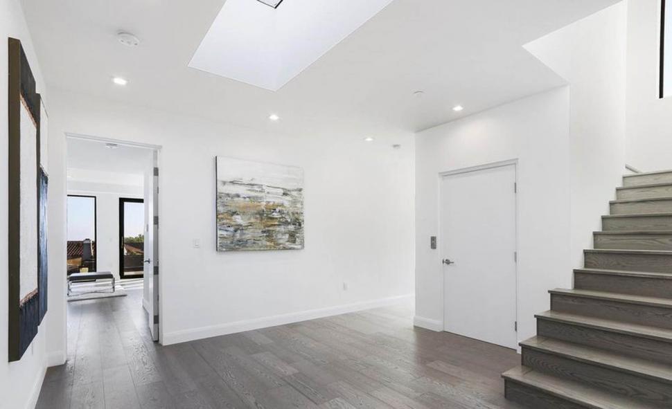 Din casa lui Anthony Hopkins din LA au mai rămas doar treptele de la intrare. Cum arăta vila de 6,6 milioane $ înainte de incendiu 945198