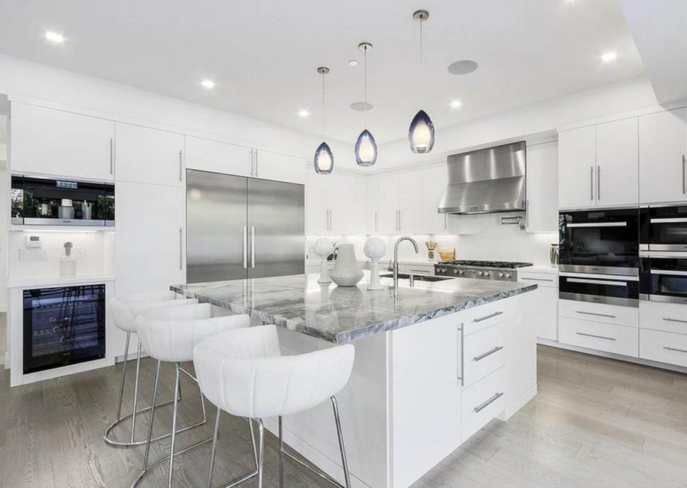 Din casa lui Anthony Hopkins din LA au mai rămas doar treptele de la intrare. Cum arăta vila de 6,6 milioane $ înainte de incendiu 945200