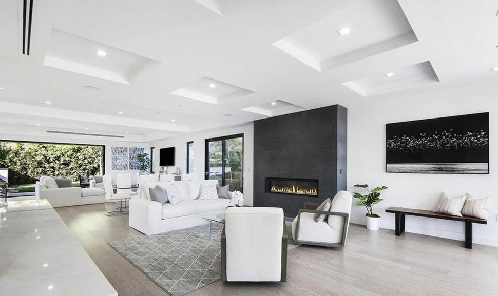 Din casa lui Anthony Hopkins din LA au mai rămas doar treptele de la intrare. Cum arăta vila de 6,6 milioane $ înainte de incendiu 945201