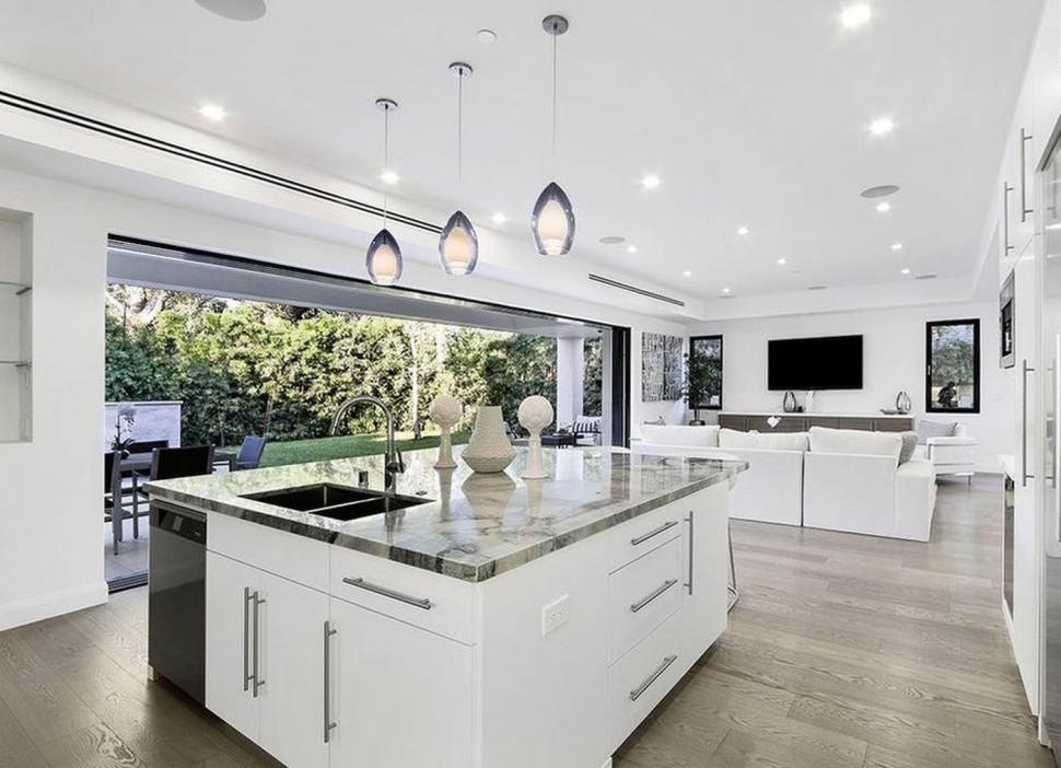 Din casa lui Anthony Hopkins din LA au mai rămas doar treptele de la intrare. Cum arăta vila de 6,6 milioane $ înainte de incendiu 945202