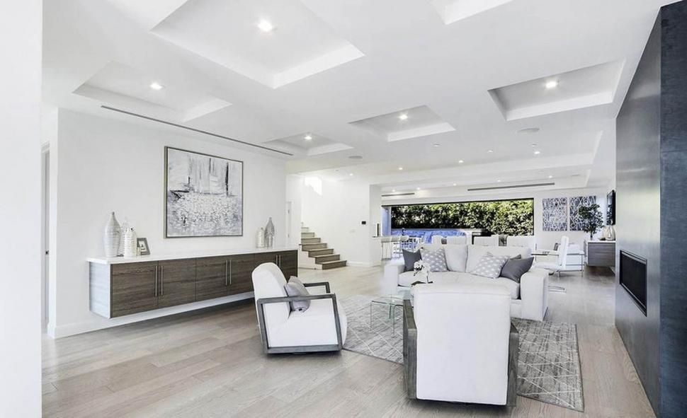 Din casa lui Anthony Hopkins din LA au mai rămas doar treptele de la intrare. Cum arăta vila de 6,6 milioane $ înainte de incendiu 945203