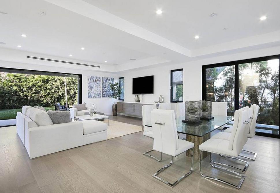 Din casa lui Anthony Hopkins din LA au mai rămas doar treptele de la intrare. Cum arăta vila de 6,6 milioane $ înainte de incendiu 945205