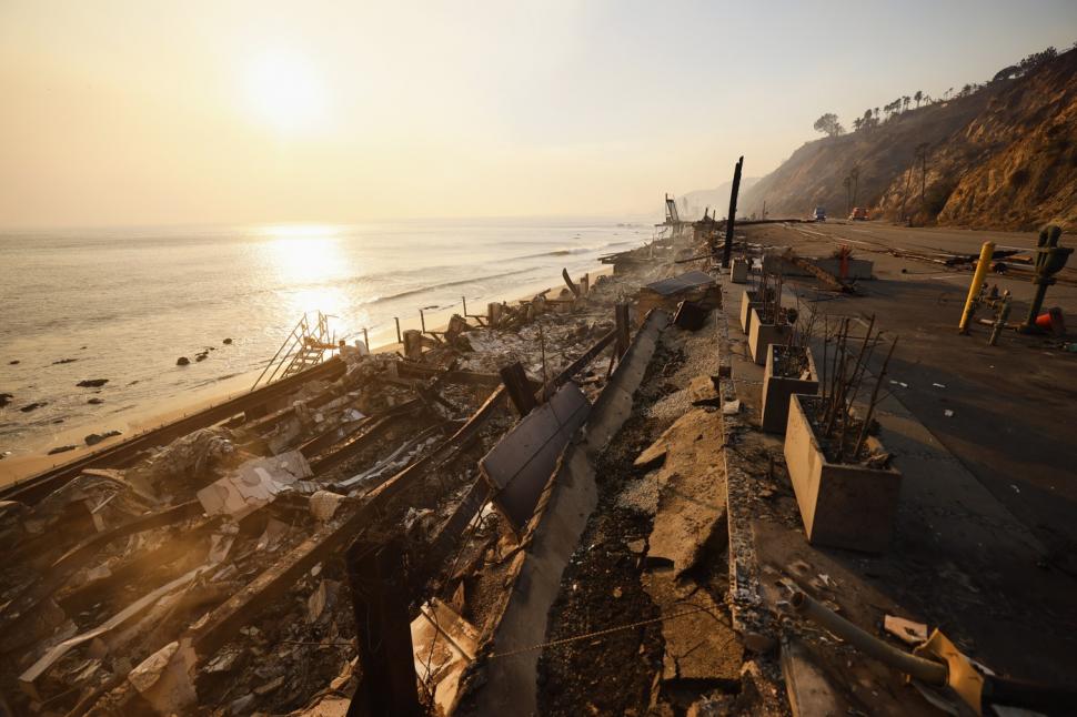 Incendiile din Los Angeles se apropie de semnul Hollywood. Cum arată acum Sunset Boulevard și alte locuri pe care le știm din filme 945142