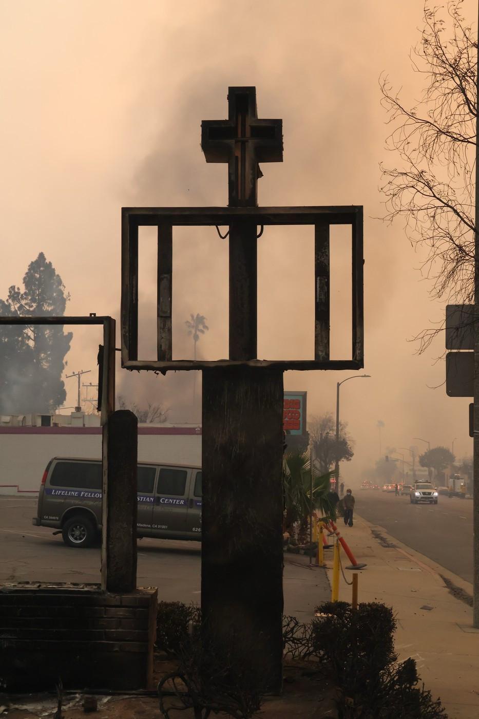Incendiile din Los Angeles se apropie de semnul Hollywood. Cum arată acum Sunset Boulevard și alte locuri pe care le știm din filme 945144
