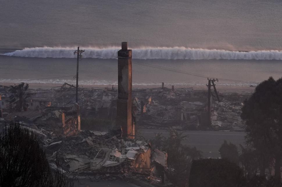 Incendiile din Los Angeles se apropie de semnul Hollywood. Cum arată acum Sunset Boulevard și alte locuri pe care le știm din filme 945146