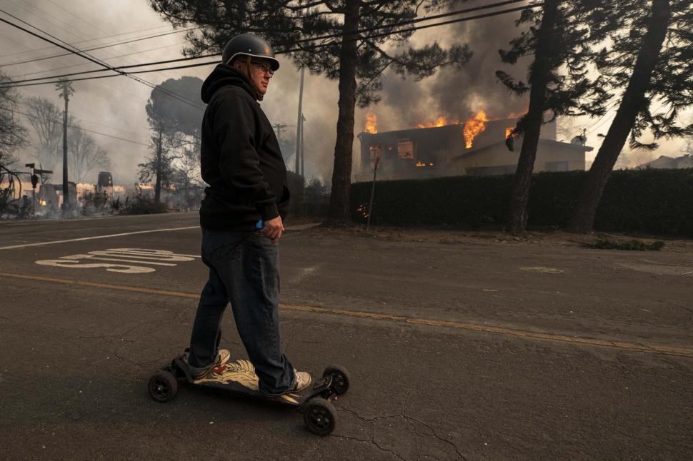 Incendiile din Los Angeles se apropie de semnul Hollywood. Cum arată acum Sunset Boulevard și alte locuri pe care le știm din filme 945157