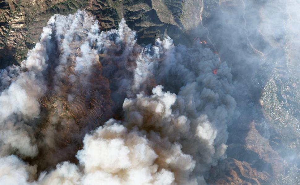 Los Angeles, înainte și după incendiile catastrofale. Imagini apocaliptice din satelit  945326