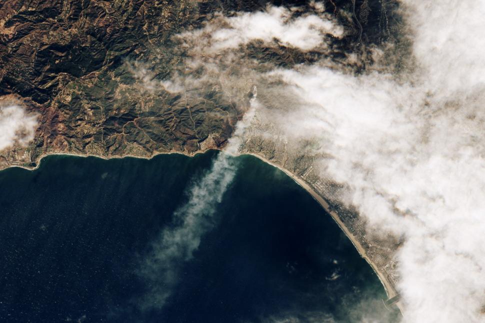 Los Angeles, înainte și după incendiile catastrofale. Imagini apocaliptice din satelit  945327