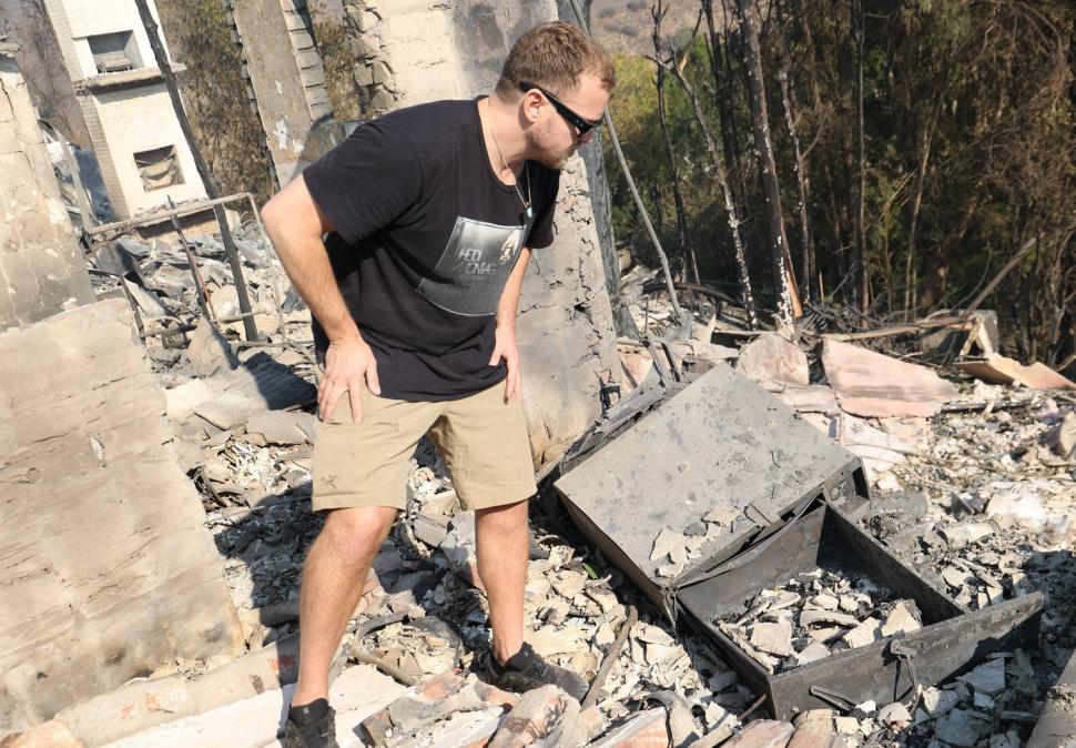 După ce a filmat momentul în care incendiul i-a cuprins casa, vedeta TV Spencer Pratt arată acum ce a mai rămas din ea 945402