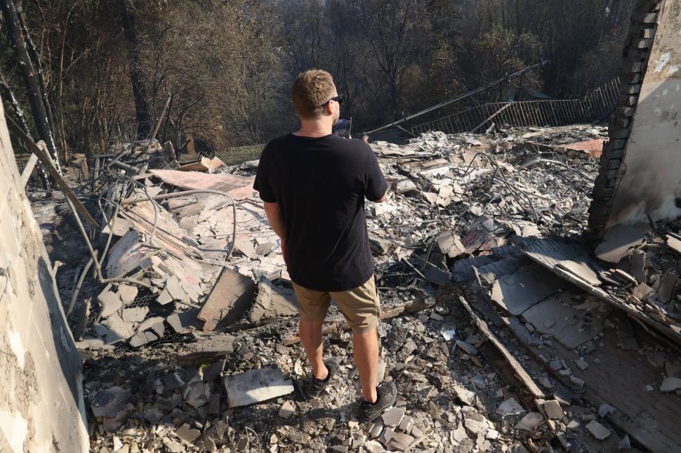 După ce a filmat momentul în care incendiul i-a cuprins casa, vedeta TV Spencer Pratt arată acum ce a mai rămas din ea 945407