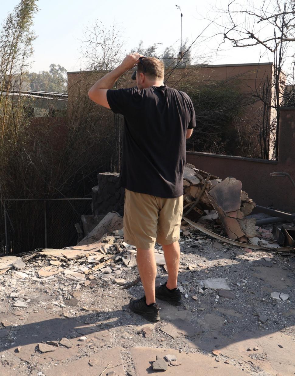 După ce a filmat momentul în care incendiul i-a cuprins casa, vedeta TV Spencer Pratt arată acum ce a mai rămas din ea 945409