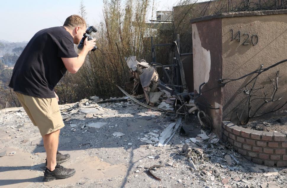 După ce a filmat momentul în care incendiul i-a cuprins casa, vedeta TV Spencer Pratt arată acum ce a mai rămas din ea 945413