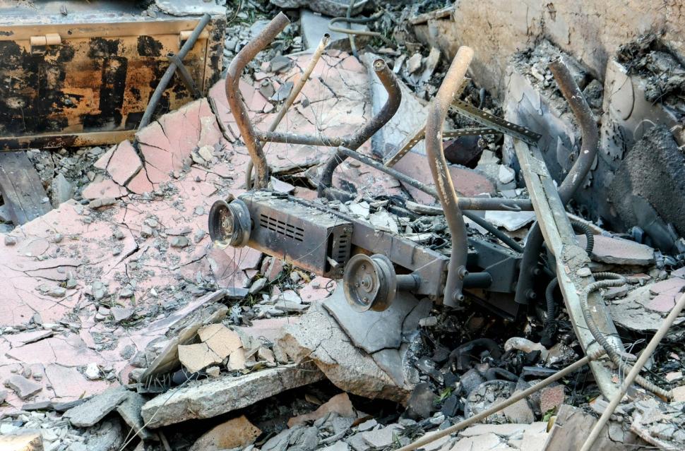 După ce a filmat momentul în care incendiul i-a cuprins casa, vedeta TV Spencer Pratt arată acum ce a mai rămas din ea 945418