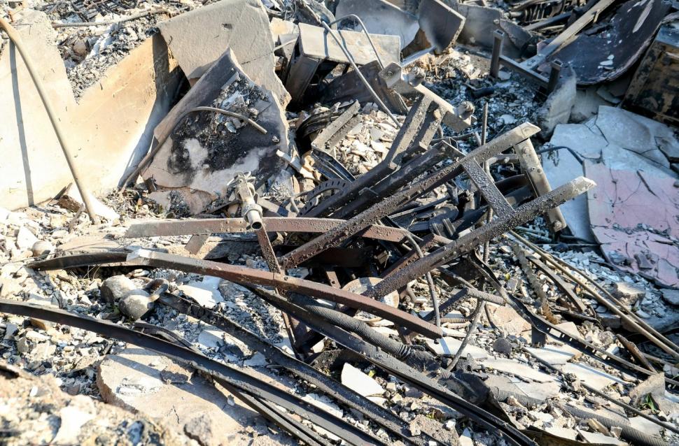 După ce a filmat momentul în care incendiul i-a cuprins casa, vedeta TV Spencer Pratt arată acum ce a mai rămas din ea 945422