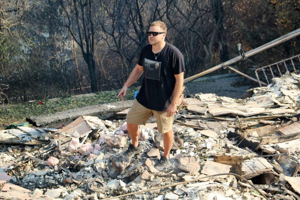 După ce a filmat momentul în care incendiul i-a cuprins casa, vedeta TV Spencer Pratt arată acum ce a mai rămas din ea 945427