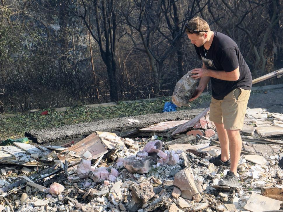 După ce a filmat momentul în care incendiul i-a cuprins casa, vedeta TV Spencer Pratt arată acum ce a mai rămas din ea 945429