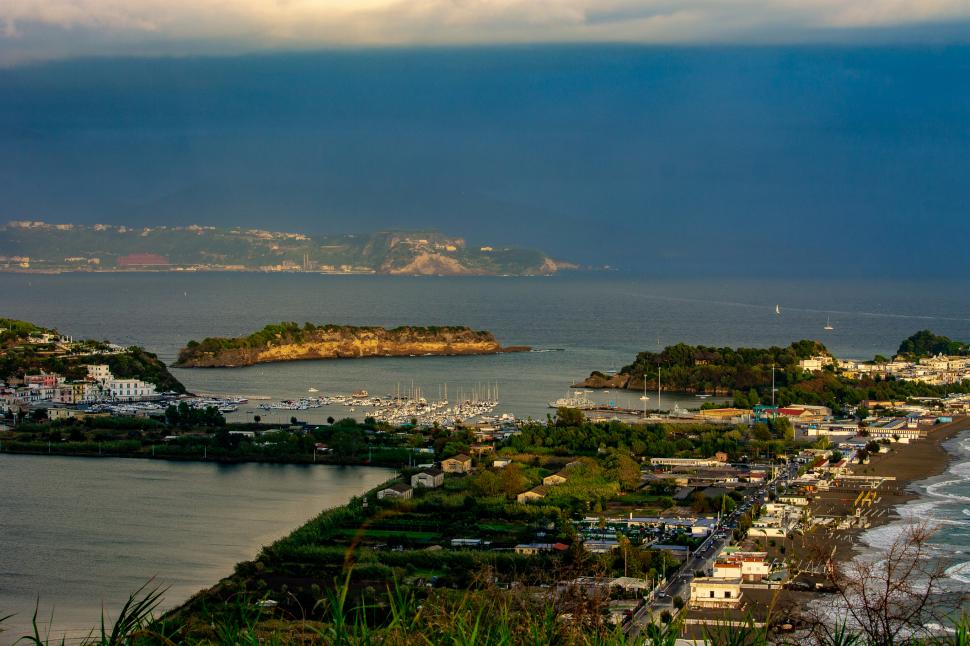 Frenezie generală în Italia după ce o insulă de doar 200 mp a fost scoasă la vânzare. La ce sumă a fost evaluată și care este motivul 945517