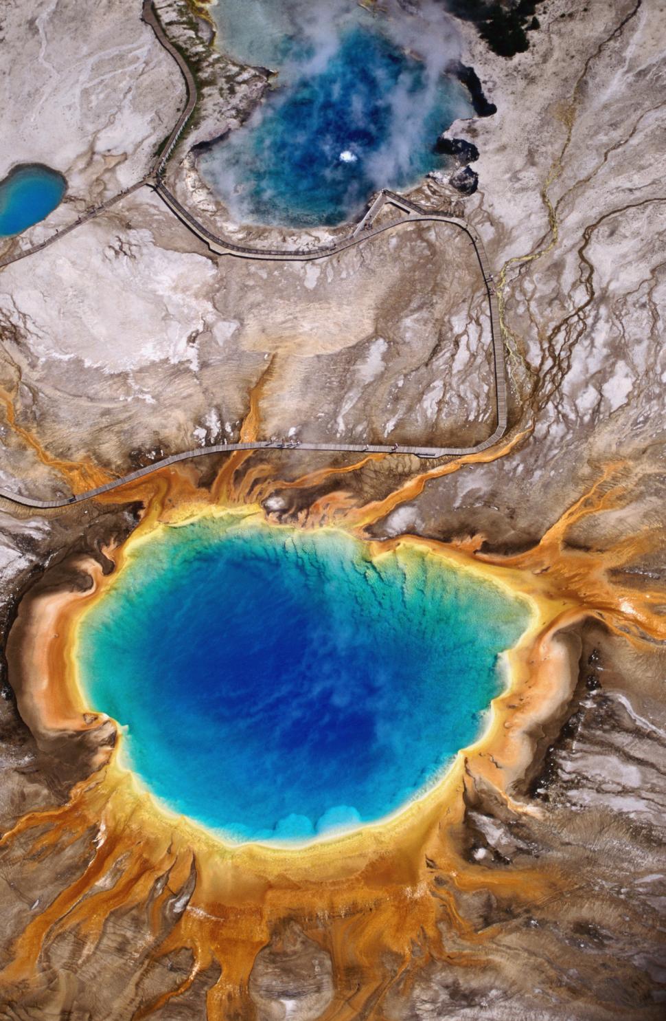 Prismatic Spring, în imagini și culori care par ireale: Cel mai mare izvor termal din SUA „clocotește”, iar apa este sterilă în centru 945674