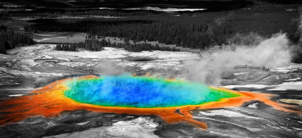 Prismatic Spring, în imagini și culori care par ireale: Cel mai mare izvor termal din SUA „clocotește”, iar apa este sterilă în centru 945677