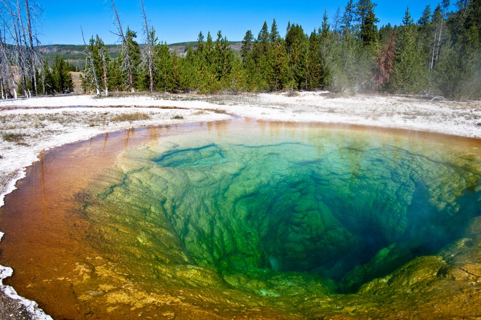 Prismatic Spring, în imagini și culori care par ireale: Cel mai mare izvor termal din SUA „clocotește”, iar apa este sterilă în centru 945681