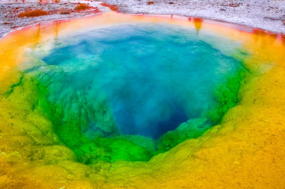 Prismatic Spring, în imagini și culori care par ireale: Cel mai mare izvor termal din SUA „clocotește”, iar apa este sterilă în centru 945682