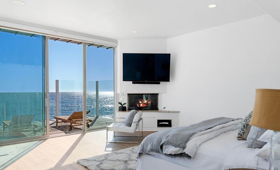 Cum arăta casa lui Paris Hilton înainte de a fi făcută scrum de incendiile din Los Angeles. A fost cumpărată în 2021, cu 8,4 milioane $ 945450