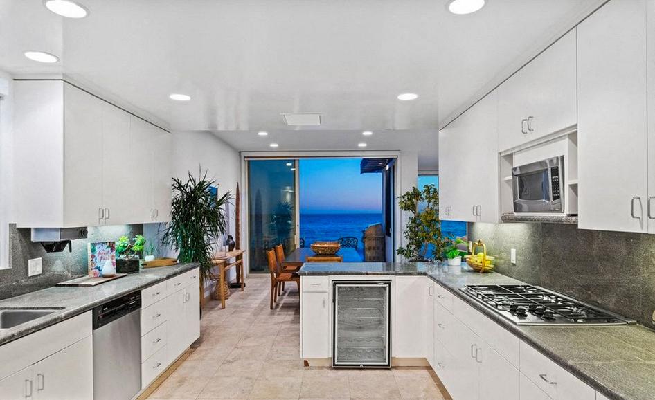 Cum arăta casa lui Paris Hilton înainte de a fi făcută scrum de incendiile din Los Angeles. A fost cumpărată în 2021, cu 8,4 milioane $ 945468