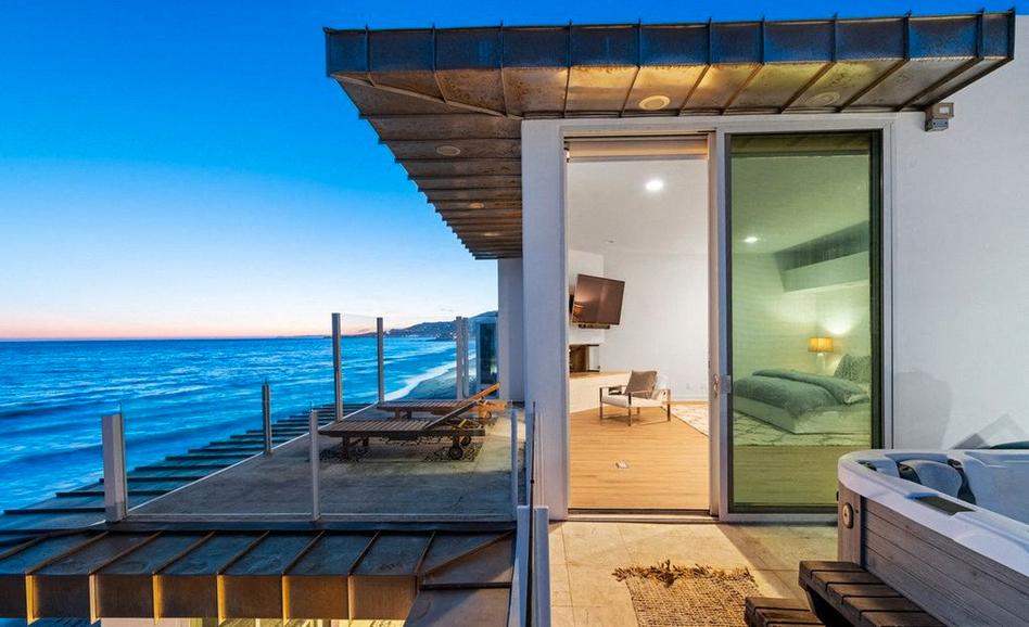 Cum arăta casa lui Paris Hilton înainte de a fi făcută scrum de incendiile din Los Angeles. A fost cumpărată în 2021, cu 8,4 milioane $ 945470