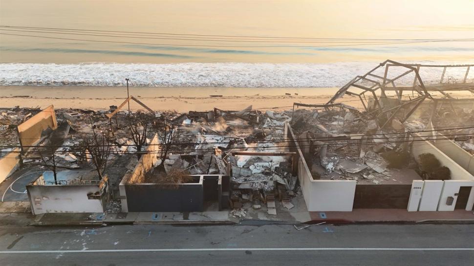 Cum arăta casa lui Paris Hilton înainte de a fi făcută scrum de incendiile din Los Angeles. A fost cumpărată în 2021, cu 8,4 milioane $ 945473