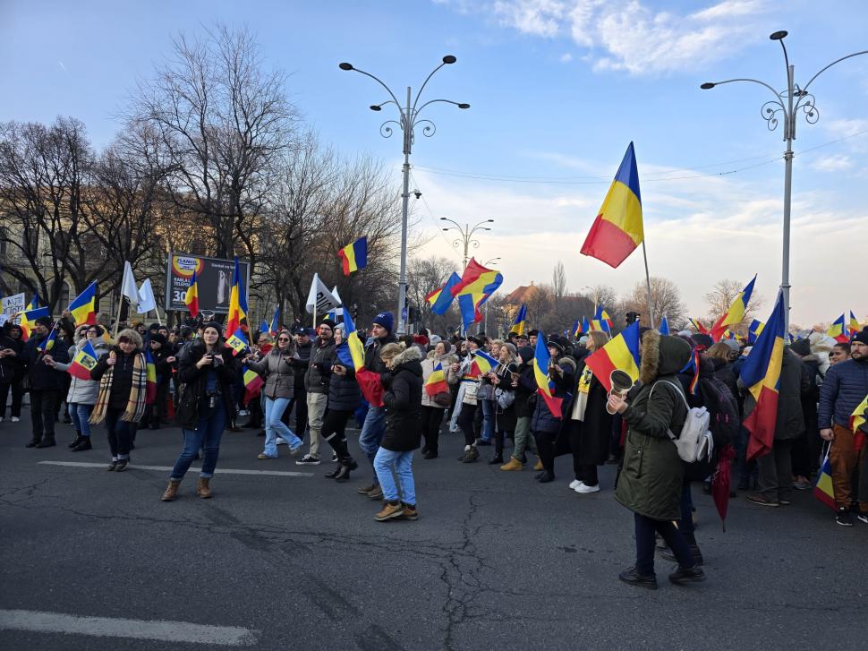 Ce nu s-a văzut la televizor de la protestul AUR. Reportaj incognito în mijlocul manifestanților. „Poate că George nu e în Polonia” 945839