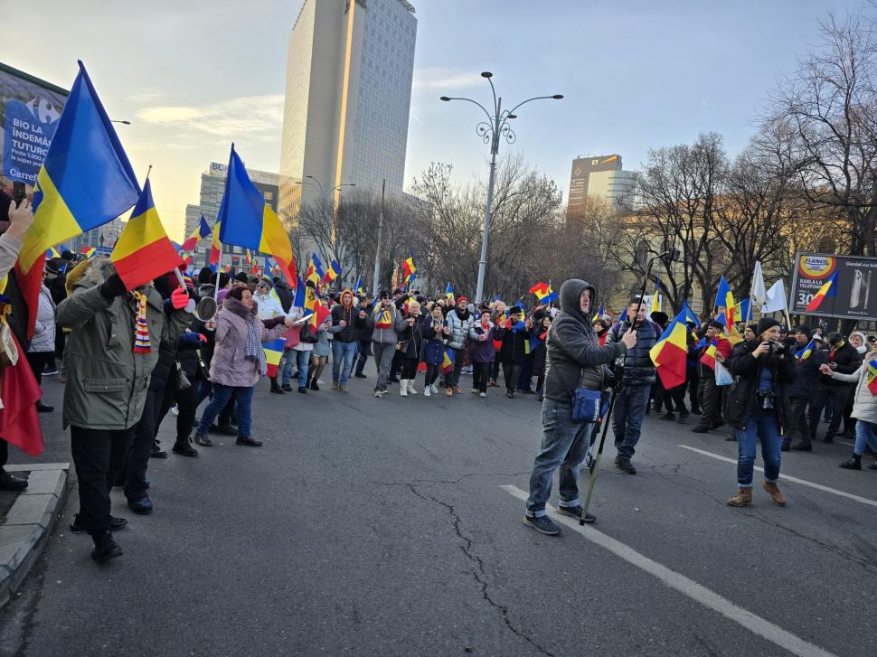 Ce nu s-a văzut la televizor de la protestul AUR. Reportaj incognito în mijlocul manifestanților. „Poate că George nu e în Polonia” 945842