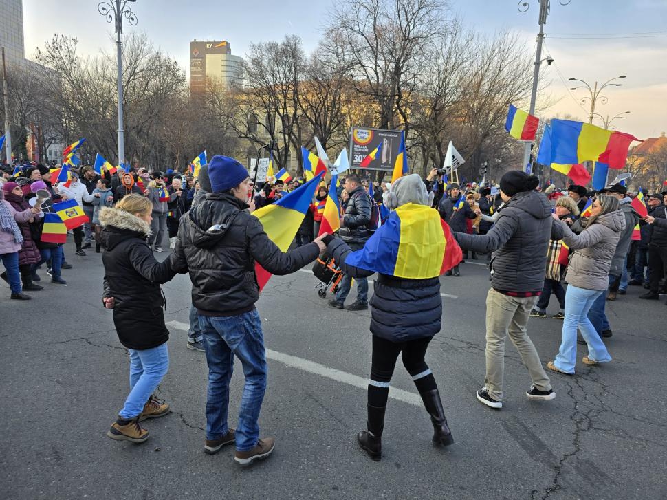 Ce nu s-a văzut la televizor de la protestul AUR. Reportaj incognito în mijlocul manifestanților. „Poate că George nu e în Polonia” 945843