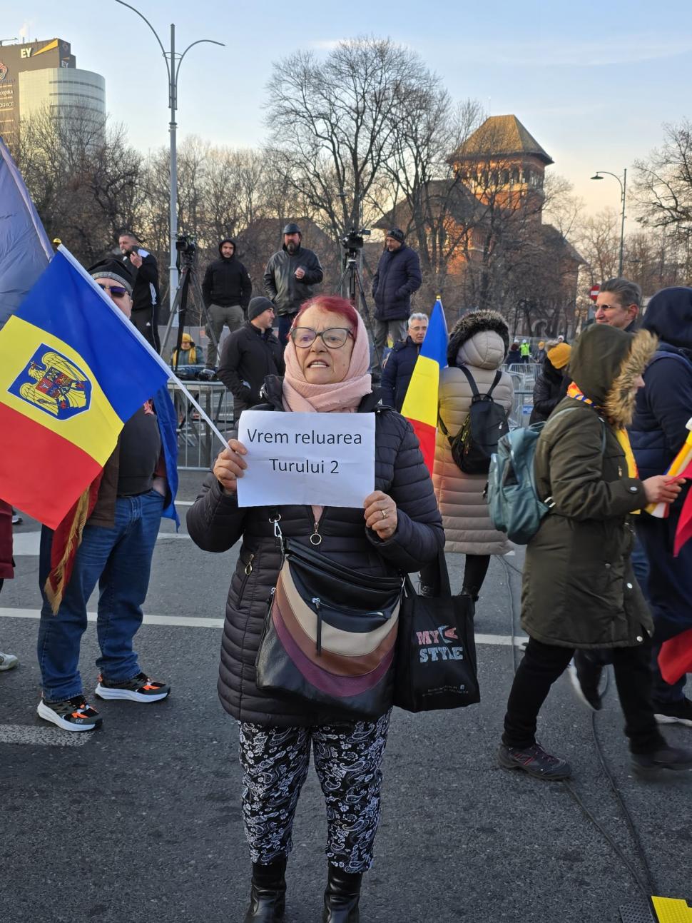 Ce nu s-a văzut la televizor de la protestul AUR. Reportaj incognito în mijlocul manifestanților. „Poate că George nu e în Polonia” 945844