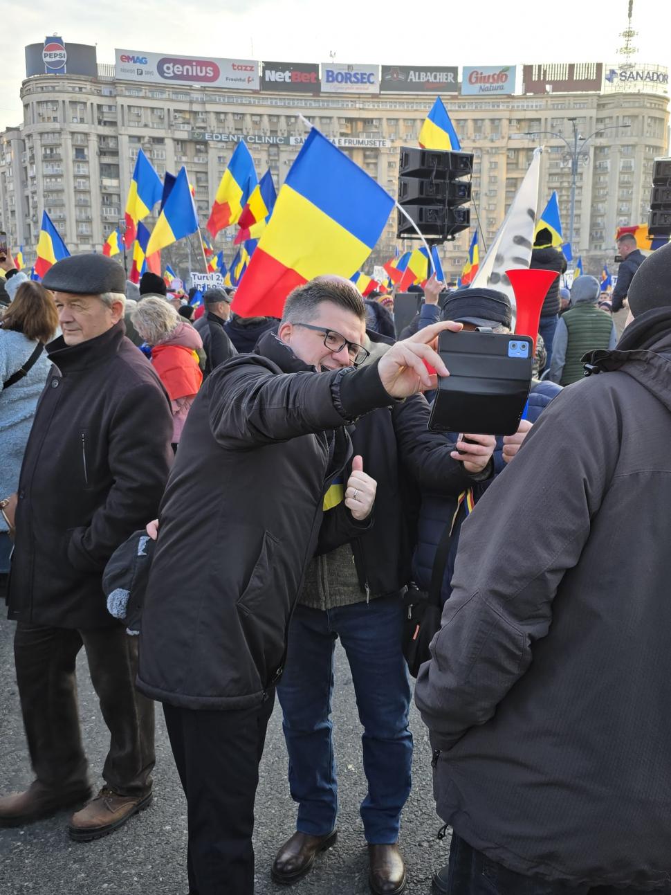 Ce nu s-a văzut la televizor de la protestul AUR. Reportaj incognito în mijlocul manifestanților. „Poate că George nu e în Polonia” 945846