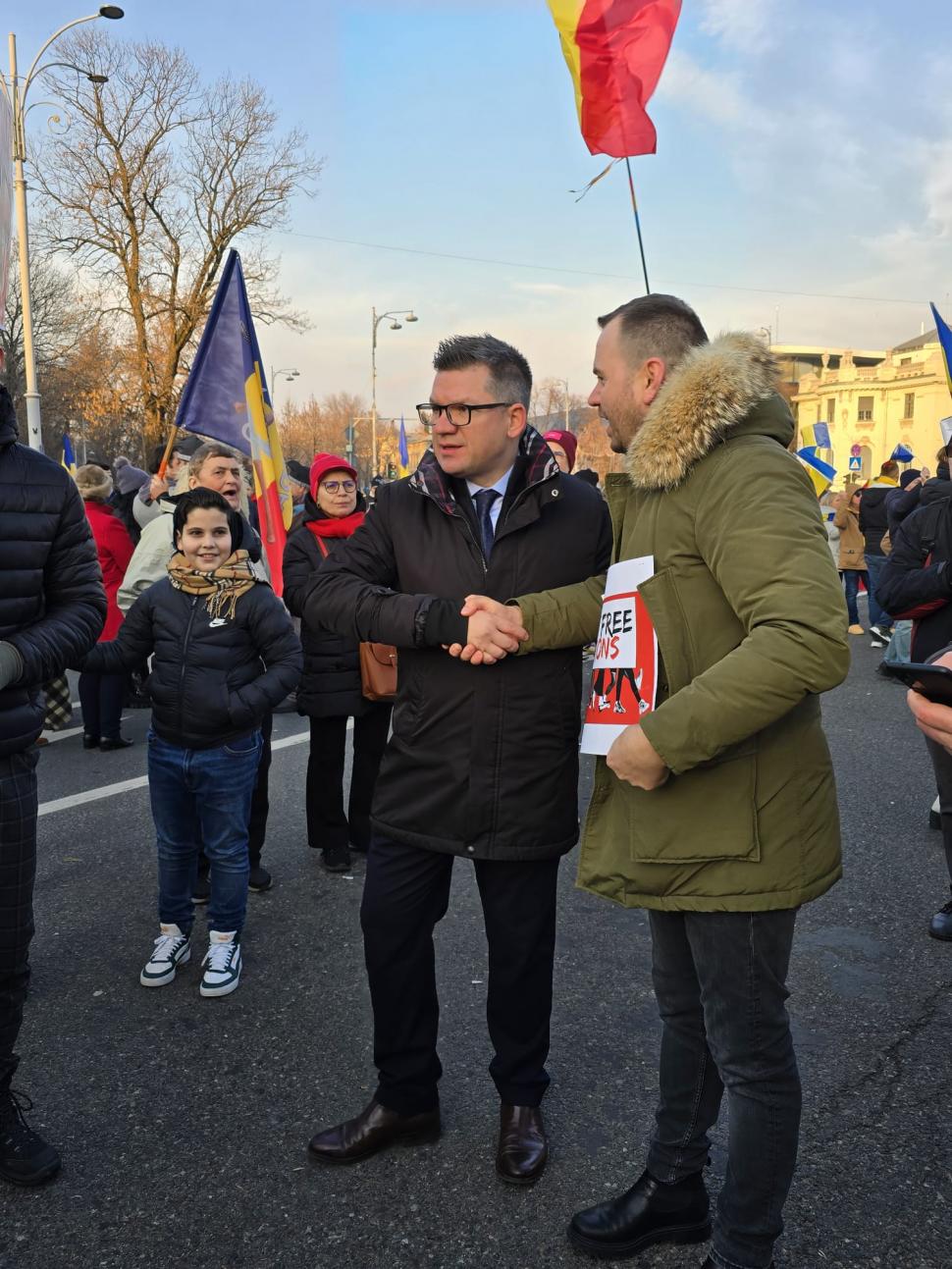 Ce nu s-a văzut la televizor de la protestul AUR. Reportaj incognito în mijlocul manifestanților. „Poate că George nu e în Polonia” 945848