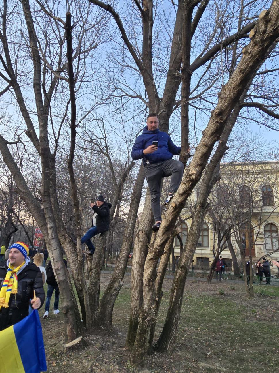 Ce nu s-a văzut la televizor de la protestul AUR. Reportaj incognito în mijlocul manifestanților. „Poate că George nu e în Polonia” 945852